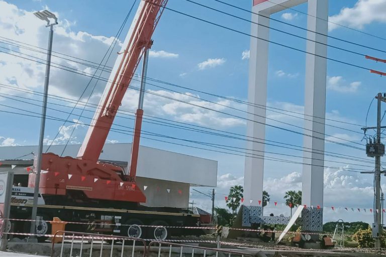 ยกป้ายปั้มน้ำมัน